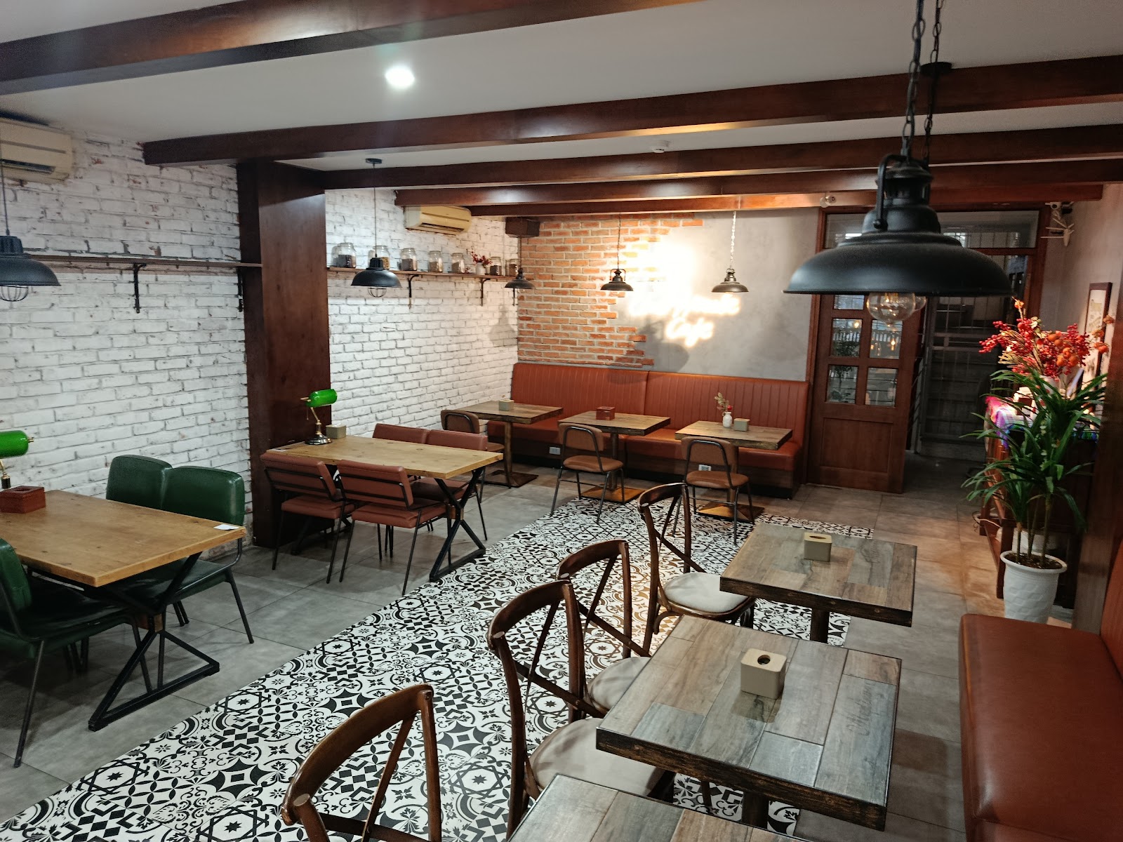 Clubhouse cafe