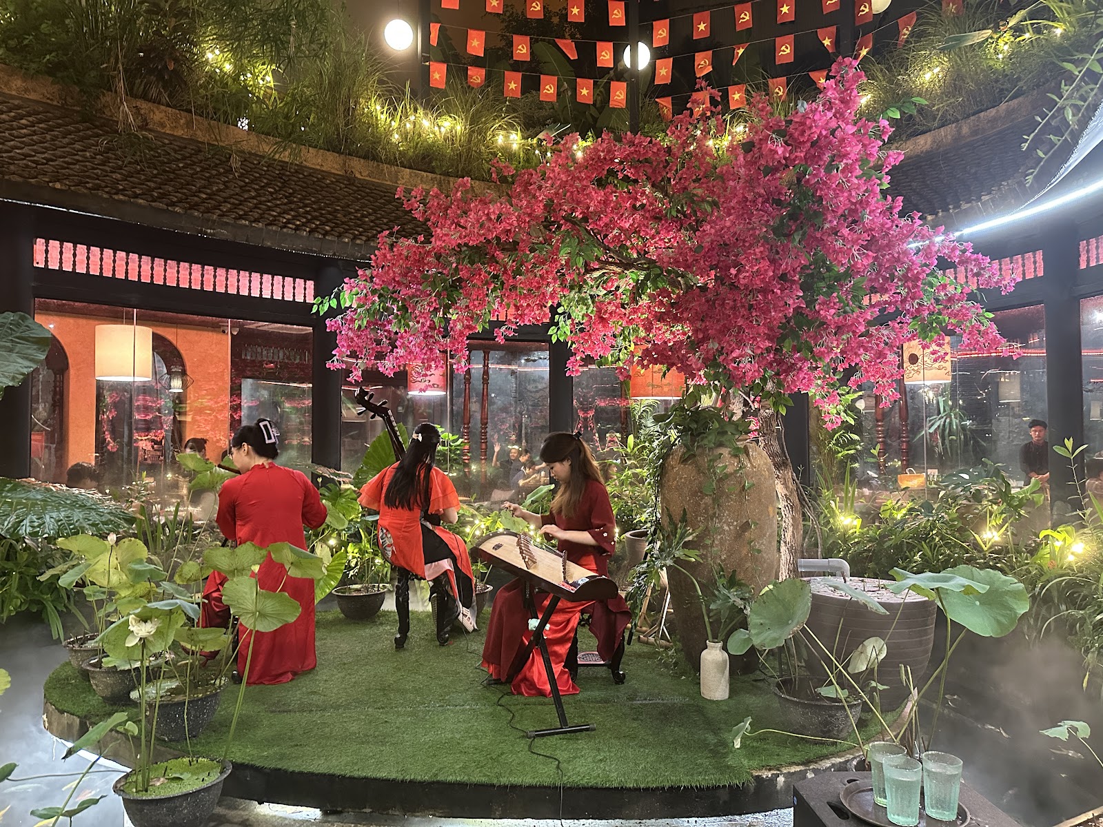 Nhà hàng Cơm Việt Phụng Thành