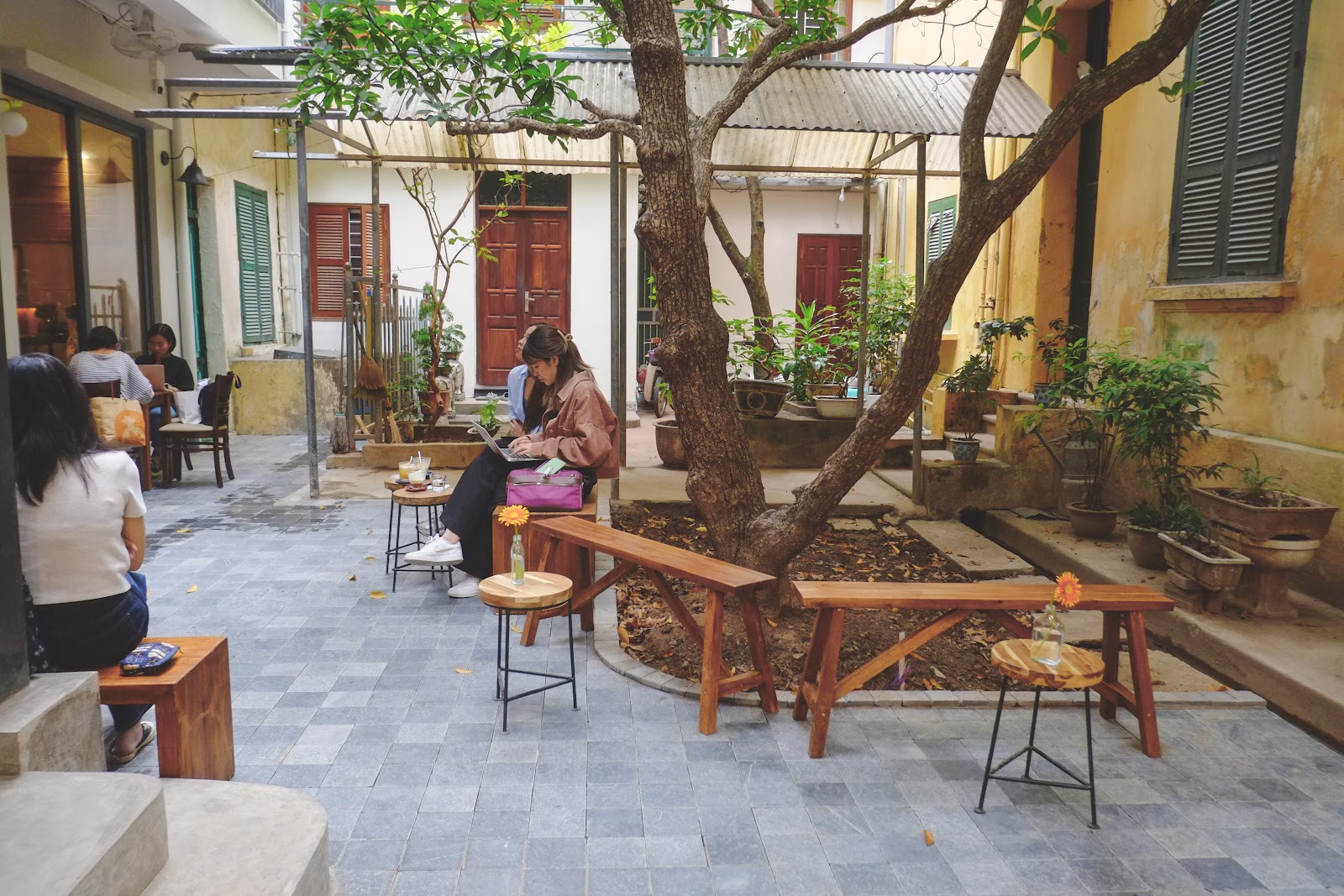 Tranquil Books & Coffee - 19 Cao Bá Quát