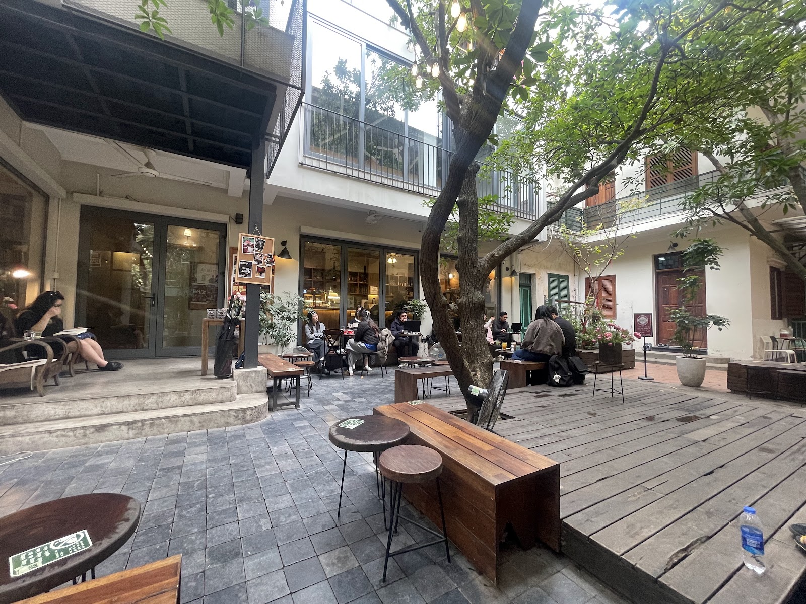 Tranquil Books & Coffee - 19 Cao Bá Quát
